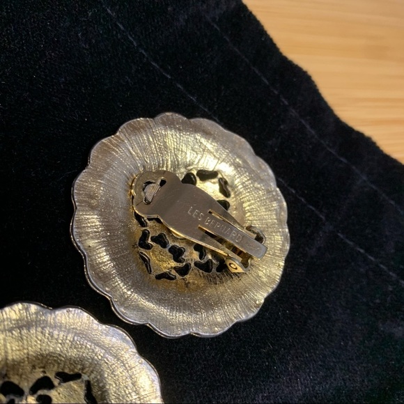 Les Bernard || Vintage Clip On Gold Toned Earrings - Picture 4 of 8